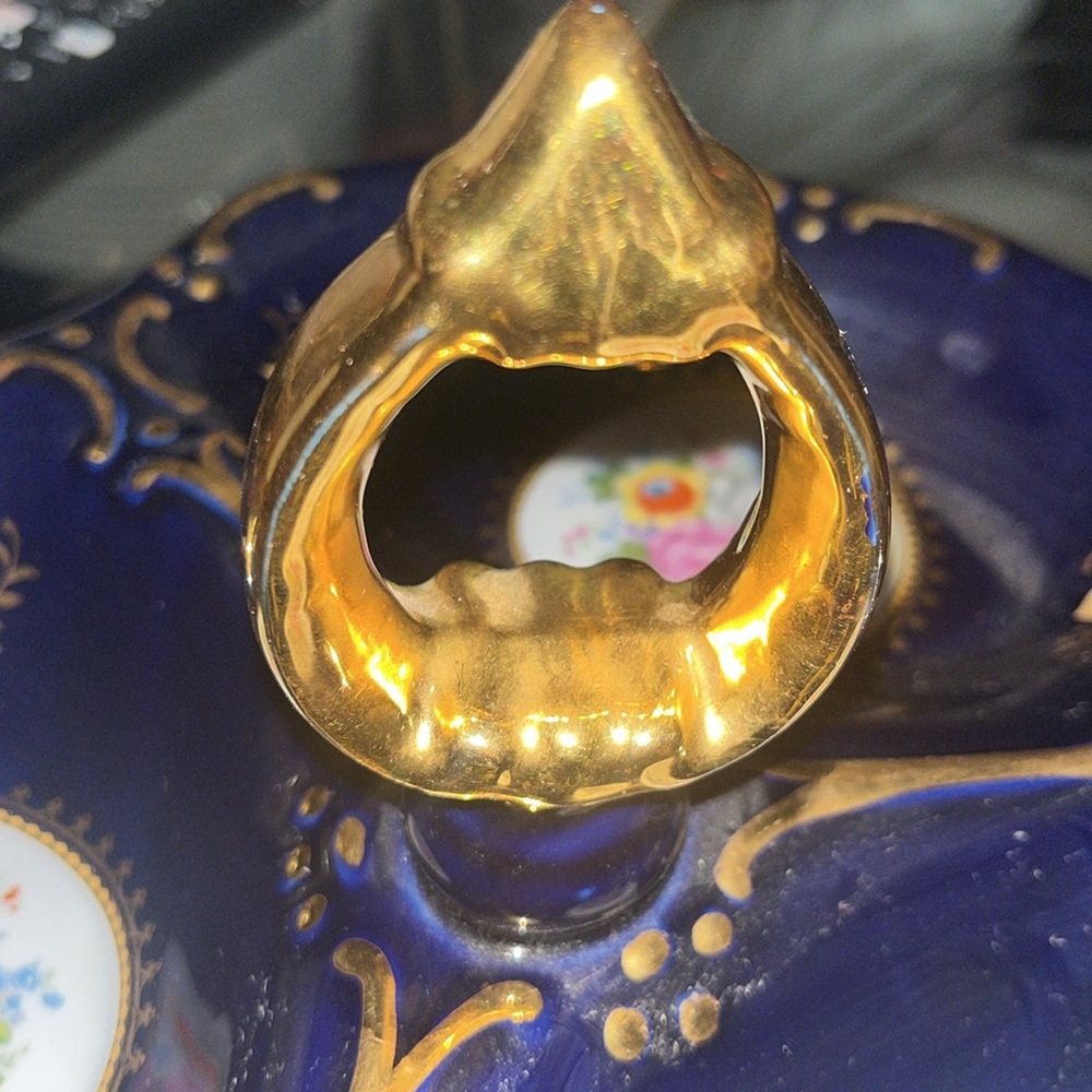 Beautiful serving tray. - Picture 3 of 5